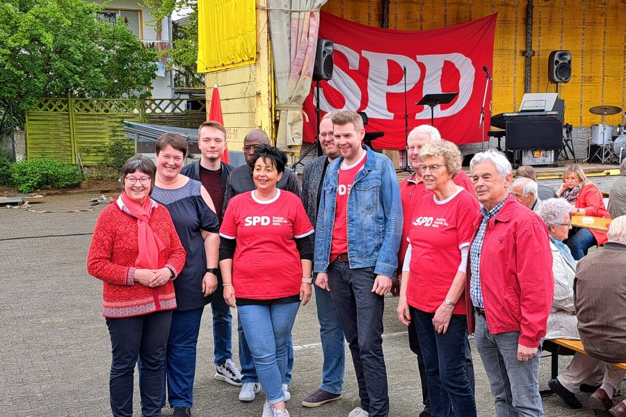Gruppenfoto SPD, von links nach rechts: Gisela Hein, Ramona Spranger, Otis Henkel, Ibrahim Kenneth, Susanne Altmeyer, Folke große Deters, Tobias Leuning, Joachim Euler, Brigitte Leuning, Paul Adams